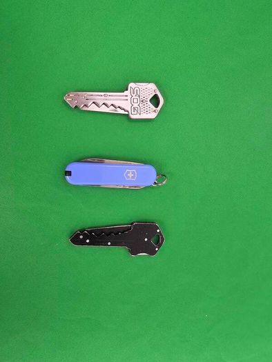 SOG Keychain Tools Victorinox Classic sd Swiss Army Knife Bundle