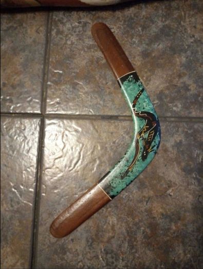 Authentic Aboriginal boomerang and didgeridoo, 88cm