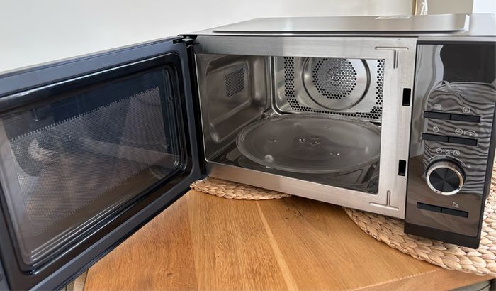 Toshiba 23litre Combi With Convection And Grill