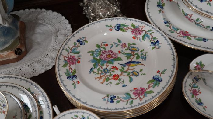 Aynsley Pembroke 34-Piece Fine Bone China Dinner Set for 6