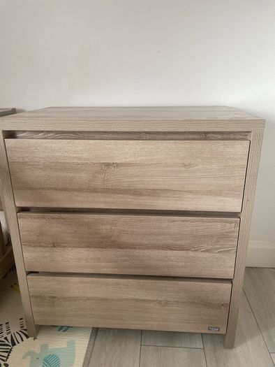Tutti Bambini cot and chest drawers