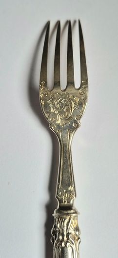 Sterling silver Fork, 1901, fully silver inc prongs. Intricate decoration.