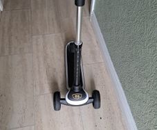 Child's scooter