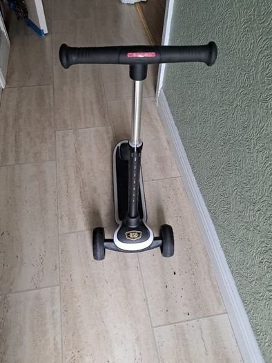 Child's scooter