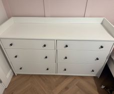 White chest of drawers