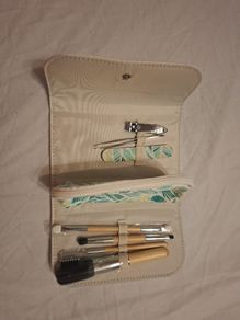 New nail and brush set