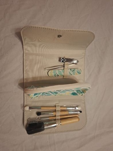 New nail and brush set