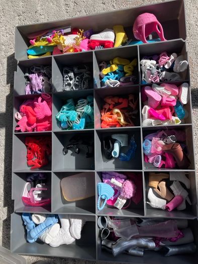 Barbie clothes, shoes, bags, jewellery and accessories
