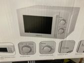 700W White Microwave
