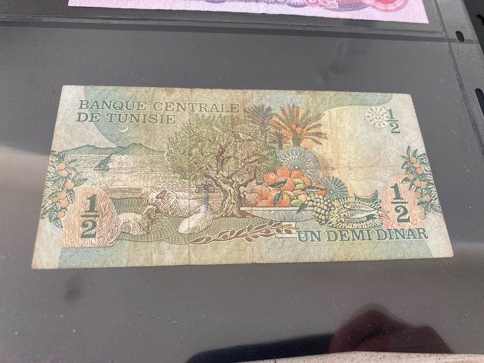 Tunisia banknotes