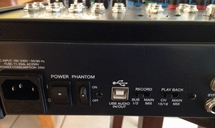 Alto Professional Live 1604, flight cased.