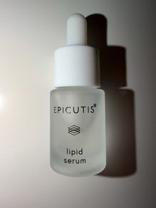 400 worth of Premium Skin Care Lipid Serum and Hyvia Creme