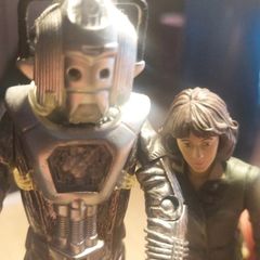 Doctor Who Figures Cyberman and Sarah Jane