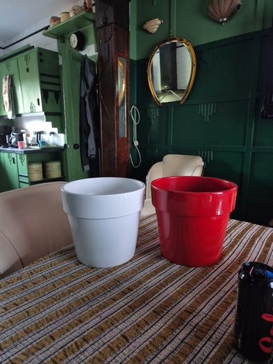 New A pair of 2 heavy Terracotta paint glazed plant pots