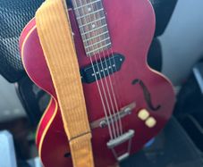 Epiphone Century Archtop Inspired by "1966"