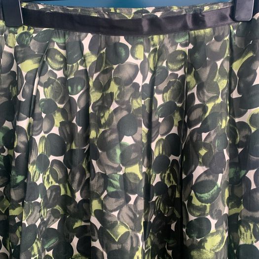 Green print skirt. Size 16