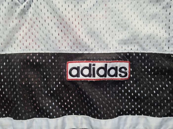 Adidas shirt T-shirt black white short sleeve vintage D164 UK 32 / 34 the  Brand