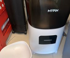 automatic cat feeder