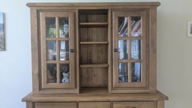 BEAUTIFUL Dresser/Cabinet, like new.