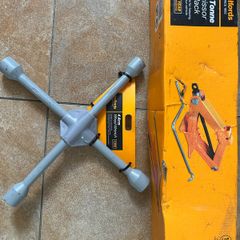 Car jack + 4 arm wheel wrench