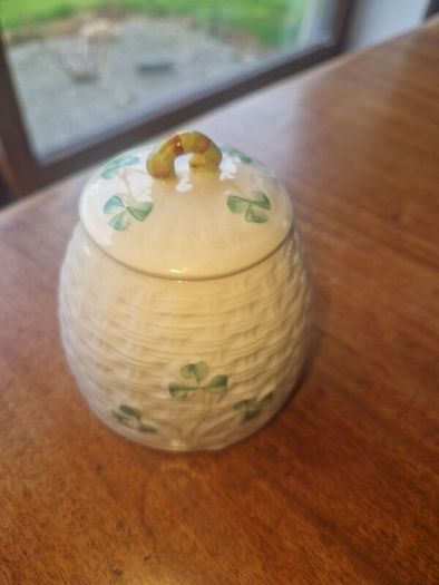 beleek basket weave & shamrock sugar bowl/ jam pot