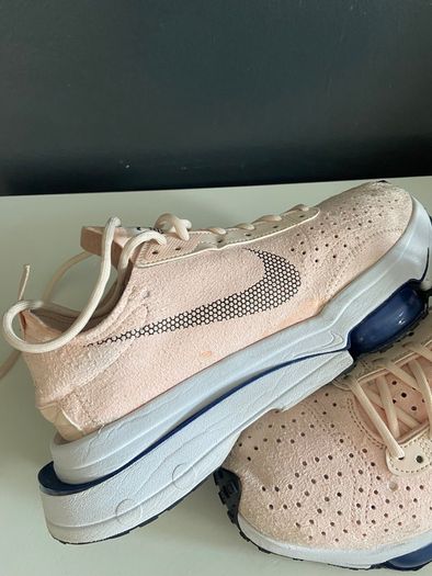 NIKE runners