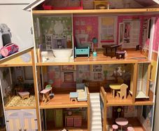 KidKraft Dolls house