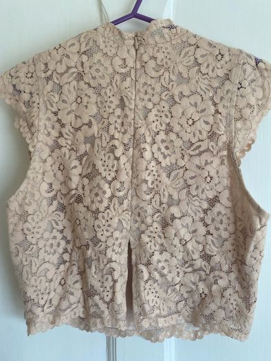 H&M peach/nude cropped lace top