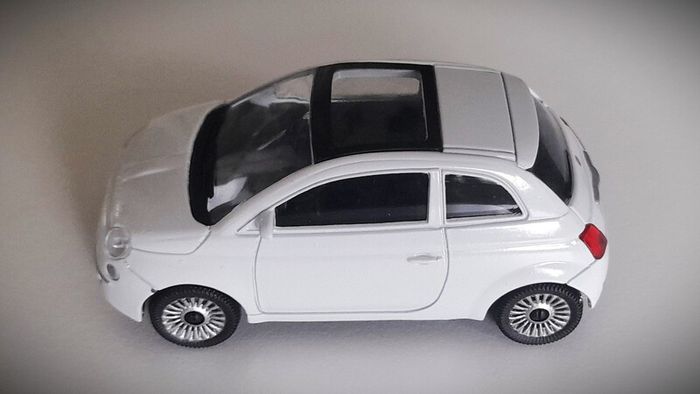 Diecast Model Fiat 500 2007 White - Collectable Motorama 1:43