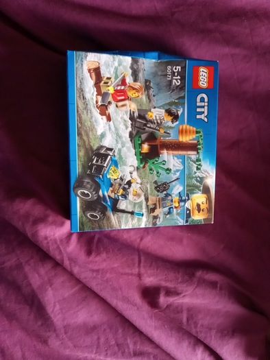 LEGO city 60171 mountain fugitives