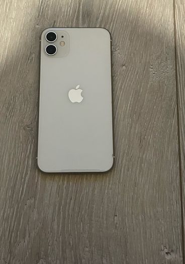 iPhone 11 Three network
