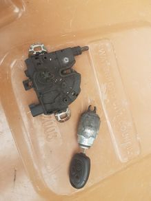 2009y ford focus front bonnet lock