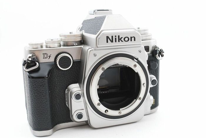 Nikon Df Fx Silver 16.2mp Digital SLR Body + Nikon 85mm f1.8 D lens