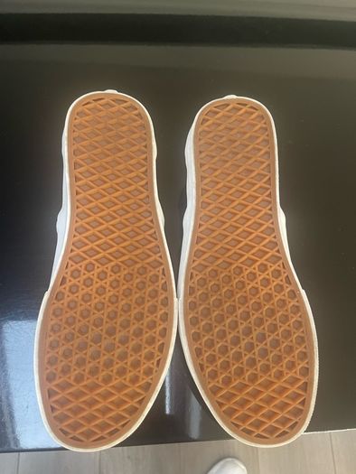 womans runners vans.