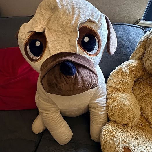 Two large teddy bears