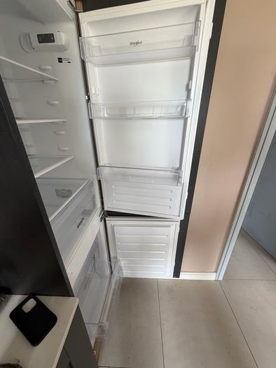 Whirlpool integrated fridge/ freezer