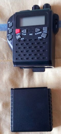 AM / FM CB Radio (Frequency: 26,956-27,405 MHz)