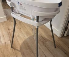 Aqua scale baby bath tub