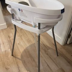 Aqua scale baby bath tub