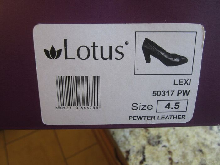 LOTUS     size 4.5    petwer leather