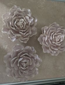 Three pieces of ceramic flowers