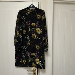 Warehouse flower dress size 10