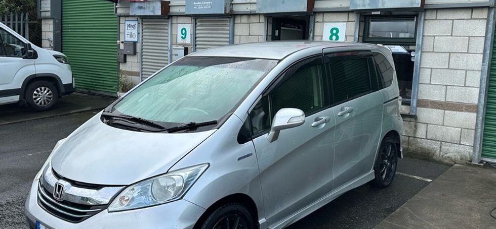 Automatic 6 seater hybrid Honda Freed