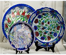 Mid Century Turkish Kutahya Isnik Wall Plates Trio Signed