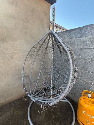 egg chair