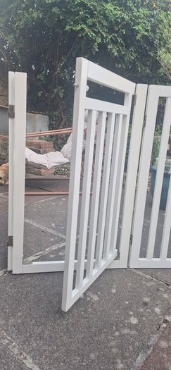 Pet gate