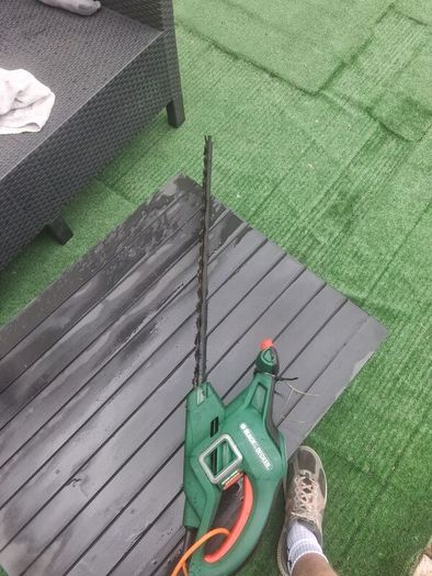 PowerToolsBlack+Decker 500W electric hedge trimmer in