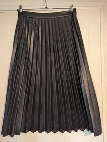 Perfect for Summer. stunning faux leather pleated black midi skirt