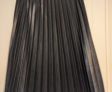 Perfect for Summer. stunning faux leather pleated black midi skirt