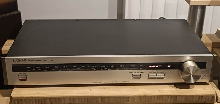 Luxman  t-215L stereo tuner hifi